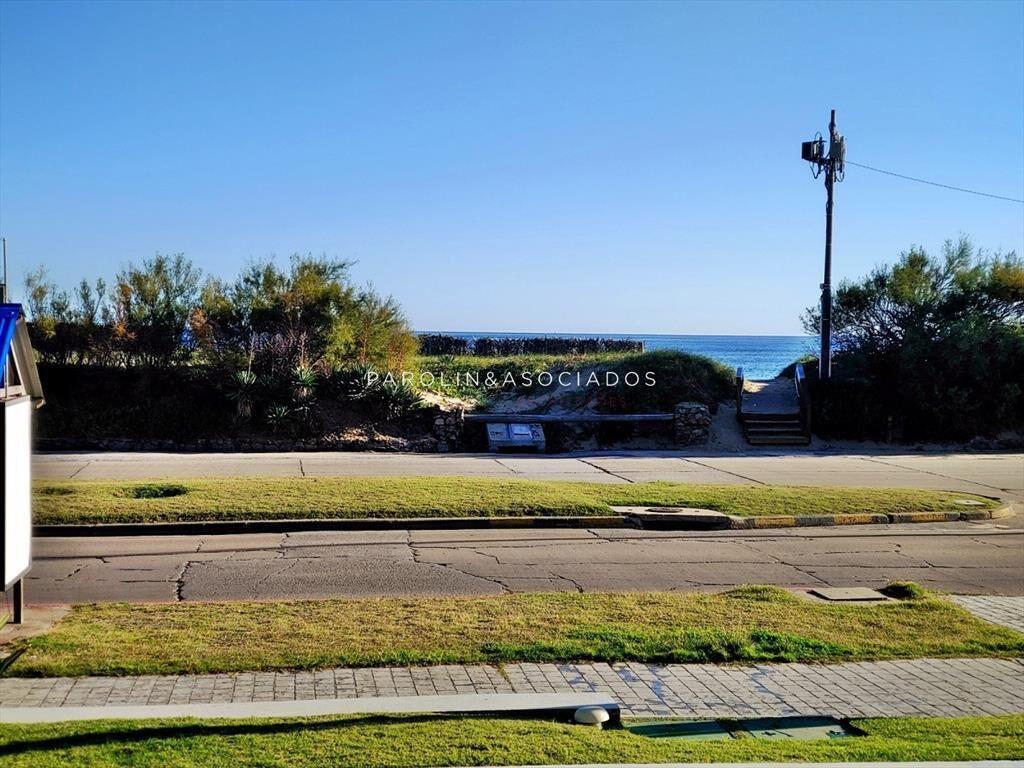 Apartamento en venta en primera linea en Punta del Este.