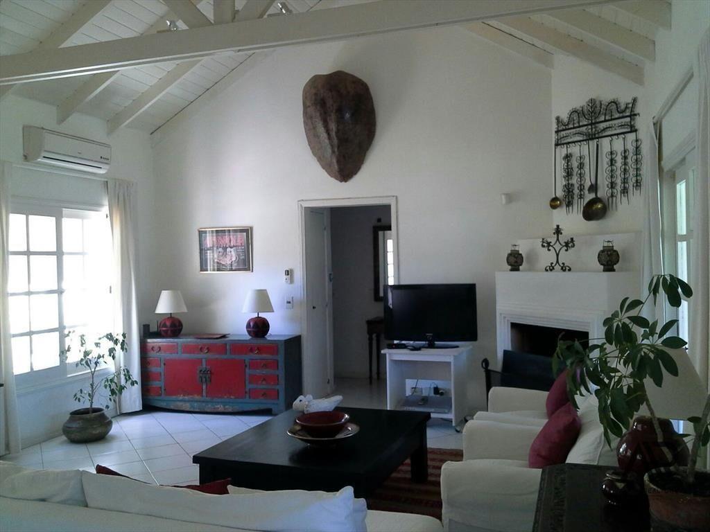 Hermosa Casa De 3 Dormitorios Más Dependencia En Alquile...