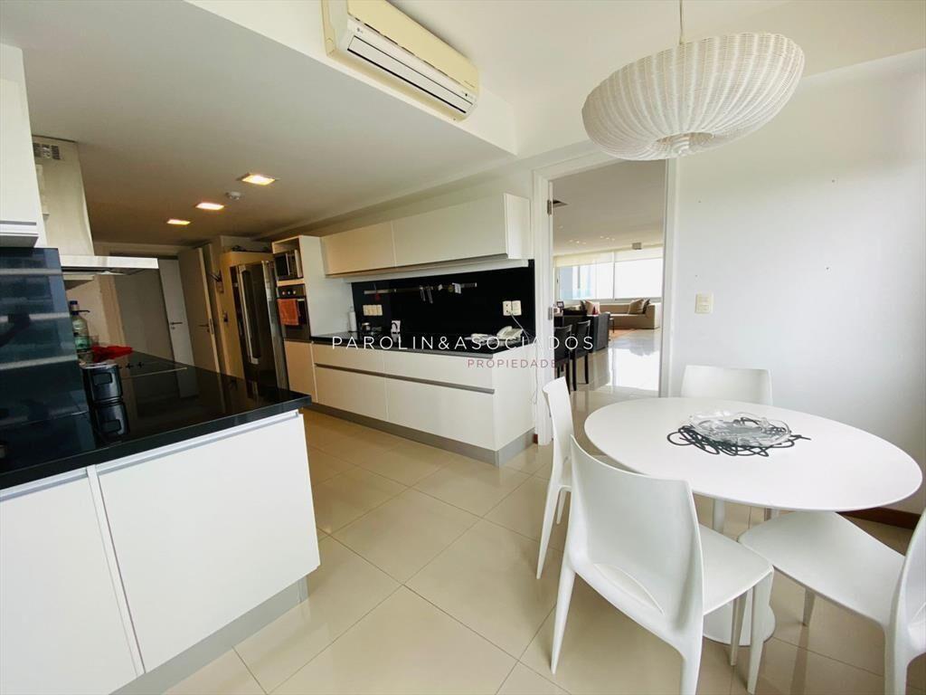 Apartamento en venta de 3 dormitorios en Tiburón