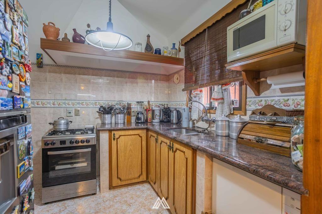 Venta Casa y 2 Apartamentos en gran terreno Malvin