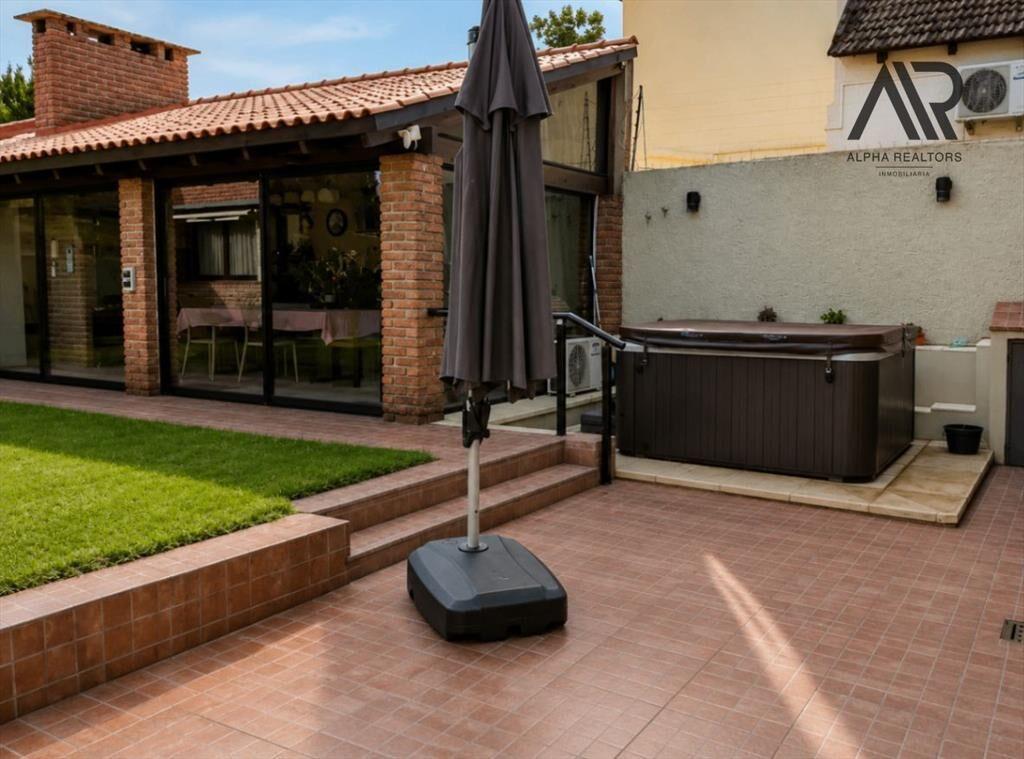 Casa en Venta en Malvín con Cochera, Barbacoa, Apartamen...