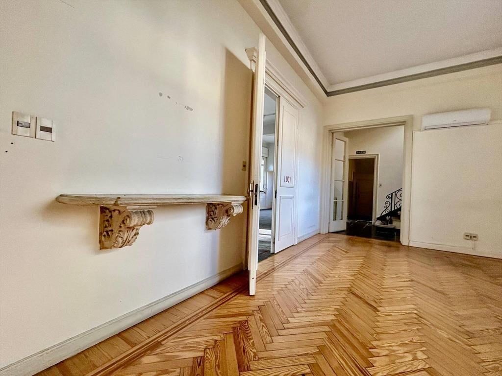 Venta de Gran Casona en Parque Batlle ideal empresa o embaja
