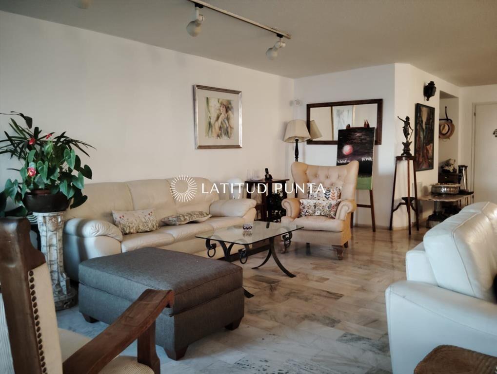 Apartamento en Roosevelt, 3 dormitorios más