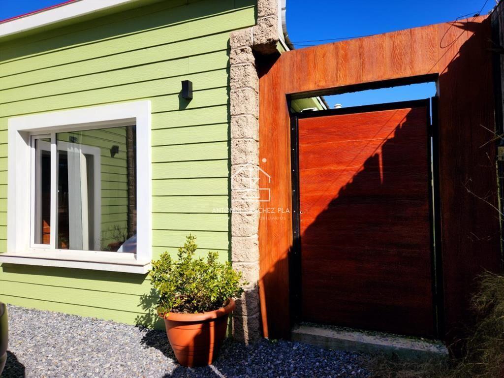 Vende Casa de 3 Dormitorios en Parque Burnett, con espacios