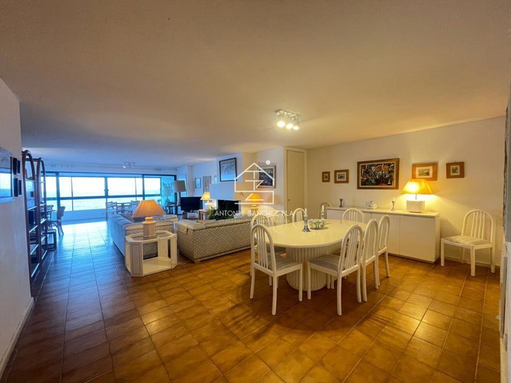 Apartamento en torre de categoría