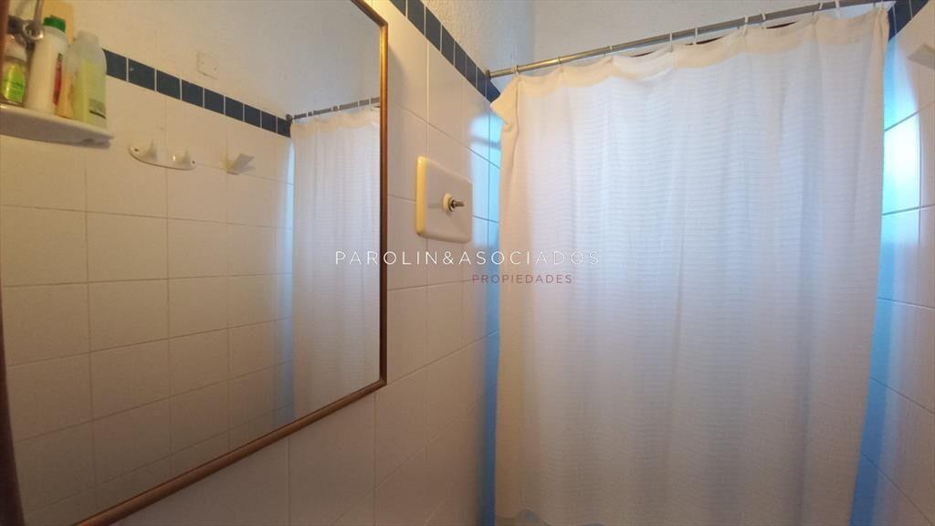 Casa en venta de 3 dormitorios + dependencia en 4