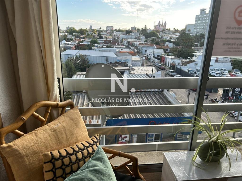 Vende impecable apartamento de 2 dormitorios, en