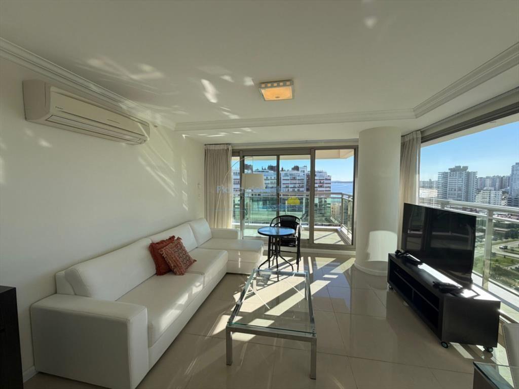 Apartamento de 2 dormitorios en Punta del este ,