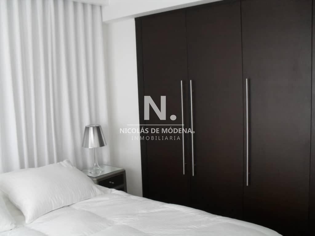 Departamento en piso alto, a la venta, en Punta