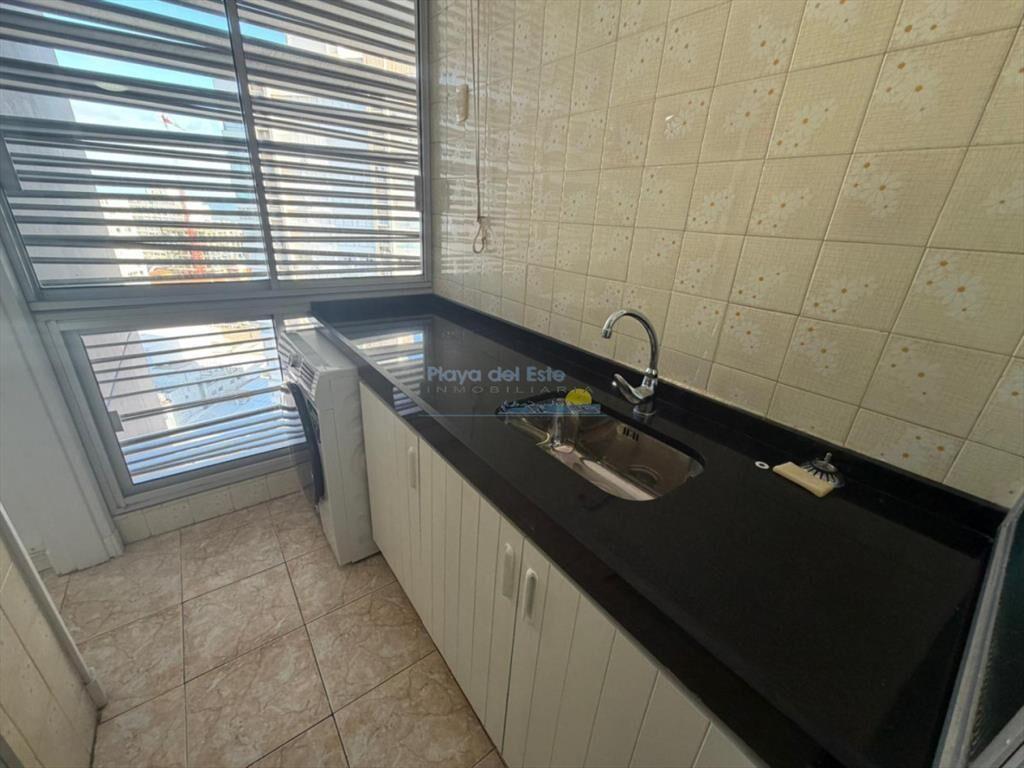 Apartamento de 3 dormitorio en alquiler anual e ,