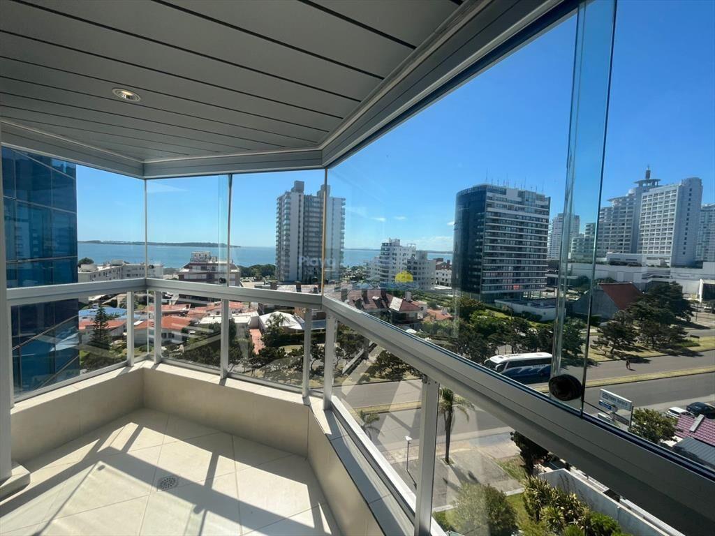 Apartamento en Venta de 3 dormitorios en Punta ,