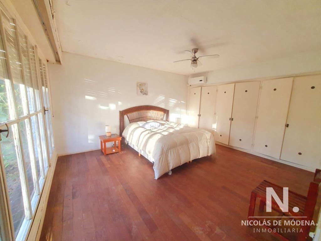 Venta de casa de 4 dormitorios en barrio Cantegril, Punta d