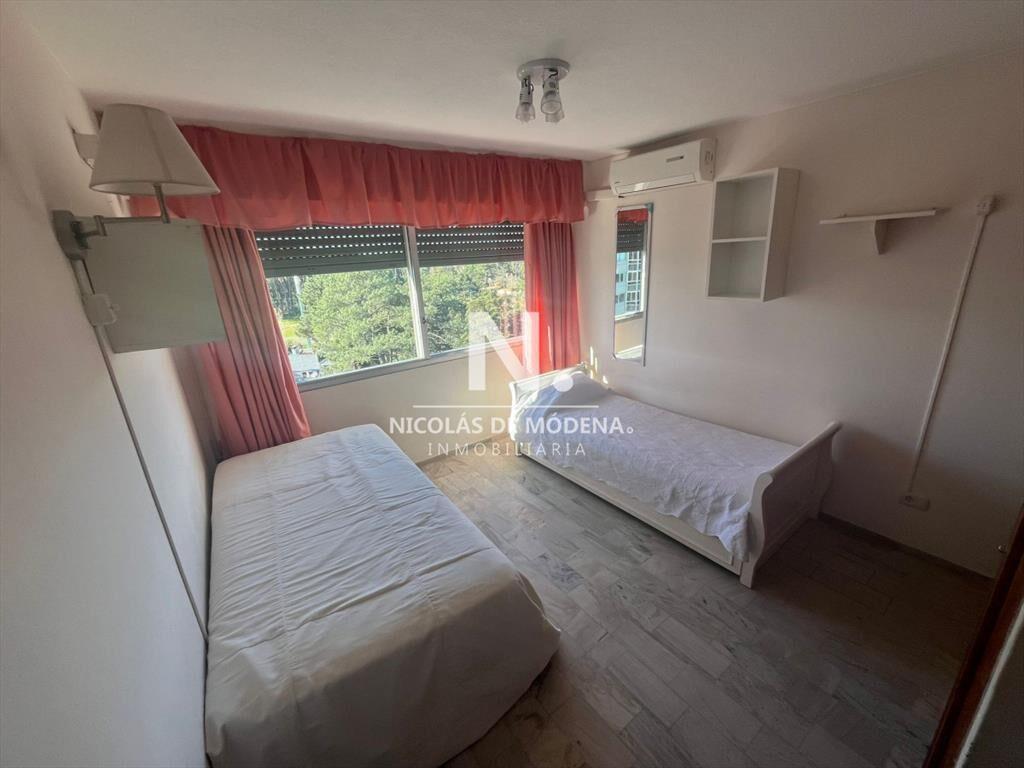 Apartamento en Venta de 3 dormitorios en Av. ,