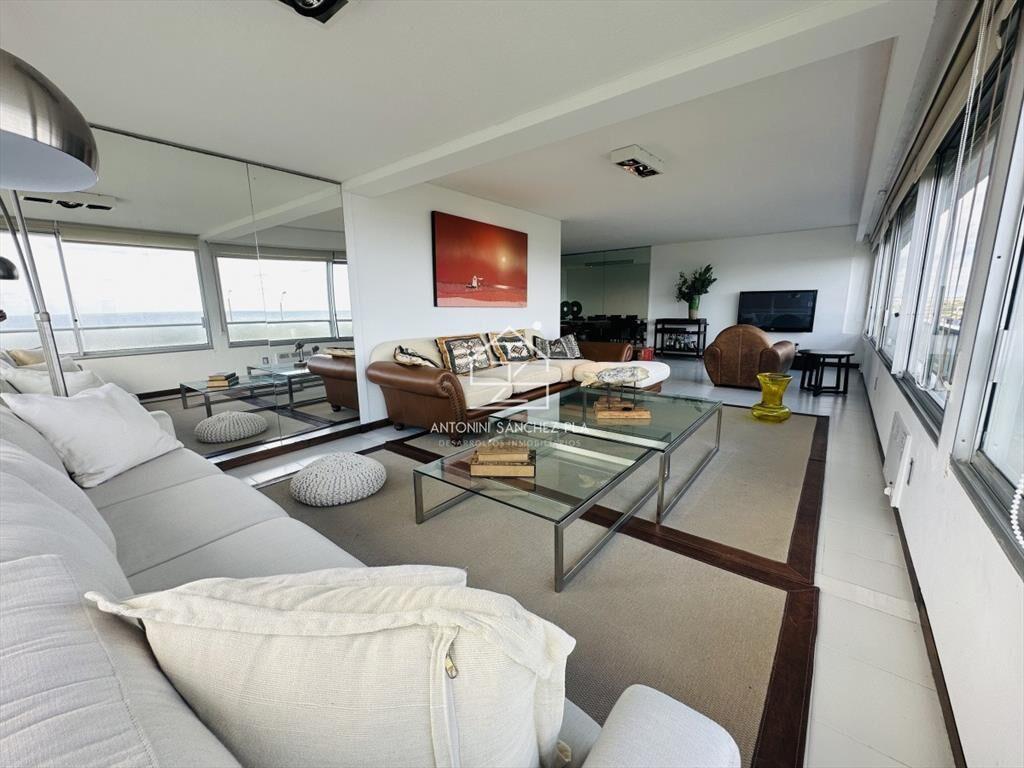 Alquiler y venta de apartamento 3 dorm. mas dep. playa brav