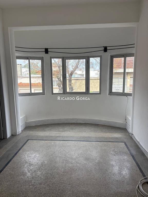 Casa de 4 dormitorios + Local en Venta a metros de Av. M...