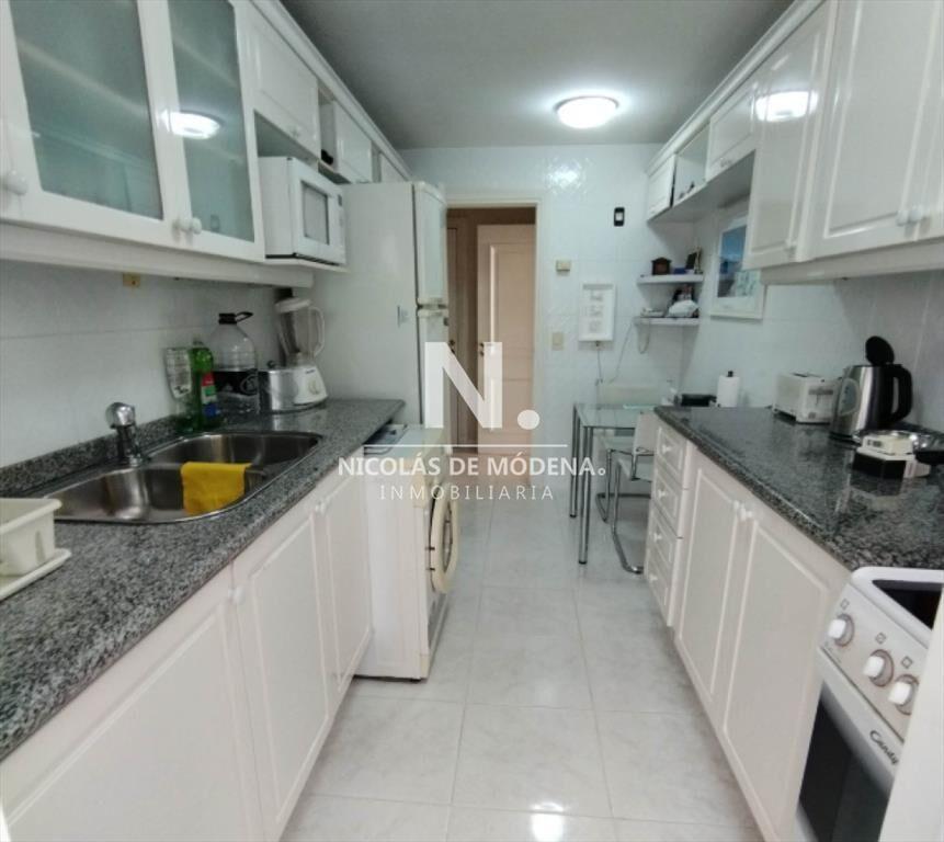 Vende apartamento con vista al mar de 3 en Mansa.