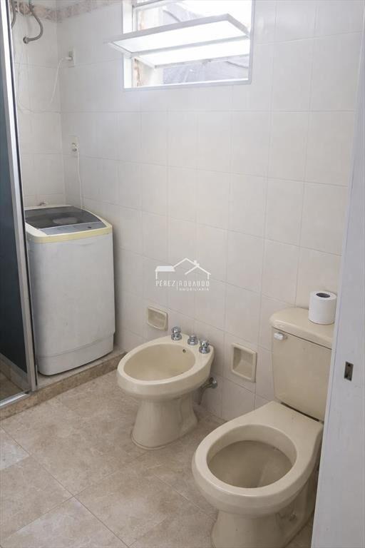 Venta apartamento 3 dormitorios, primer piso por escalera