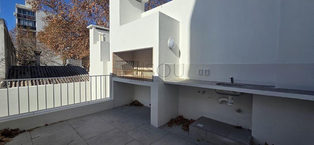 VENTA APARTAMENTO 3 DORMITORIOS Y PARRILLERO CON RENTA CORD