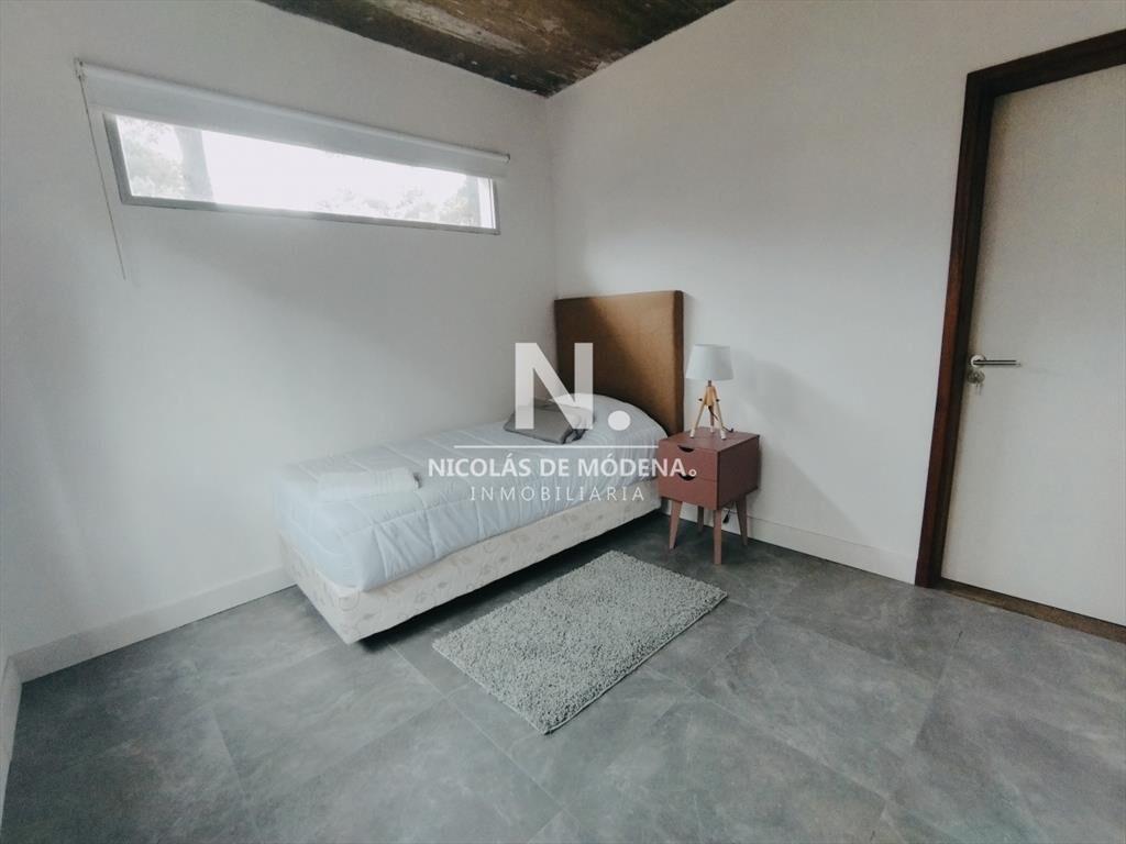Espectacular casa en barrio Solanas, venta