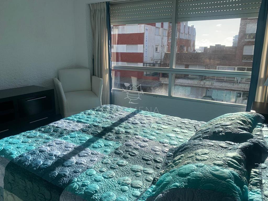 Muy lindo apartamento en península de Punta del