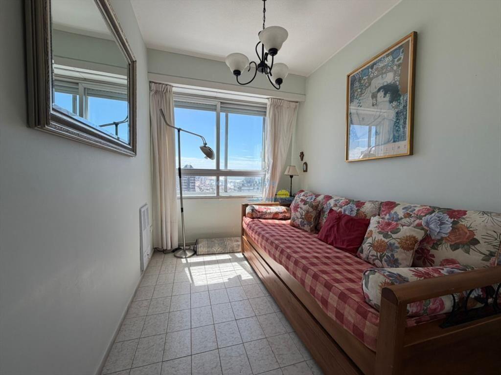 Apartamento en venta de 2 dormitorios y servicio