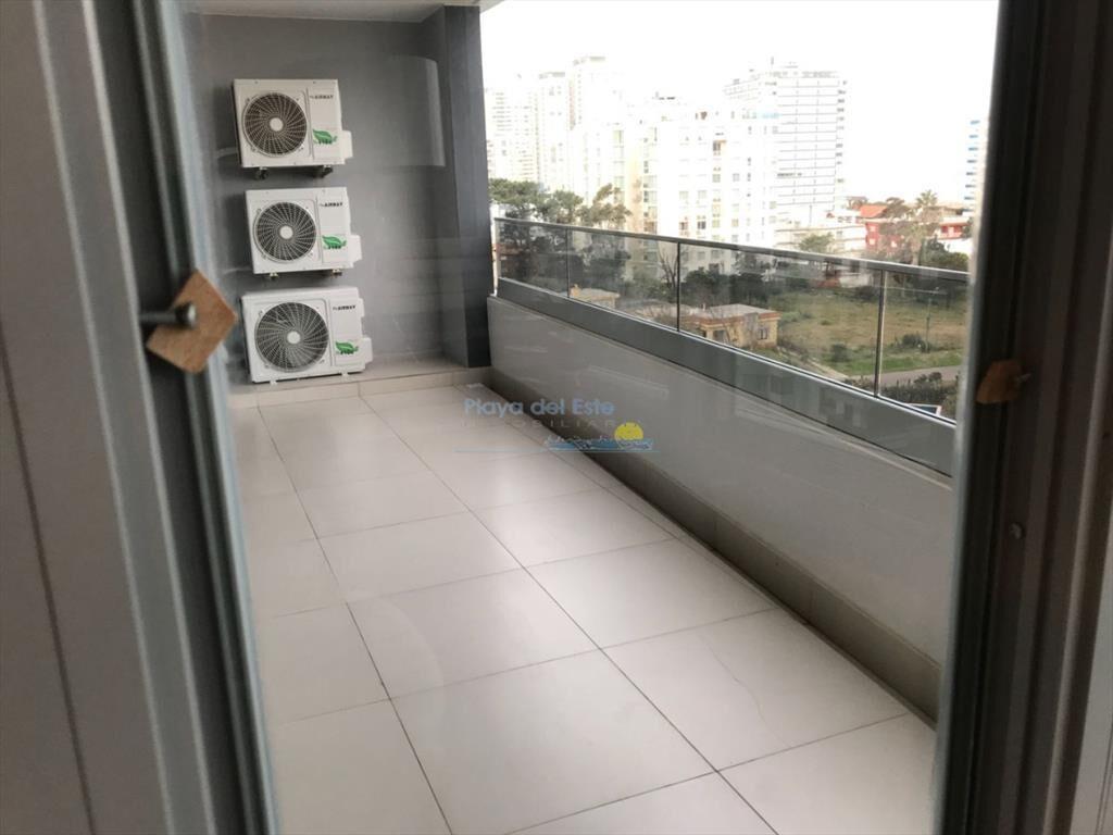 BRAVA A METROS DEL MAR