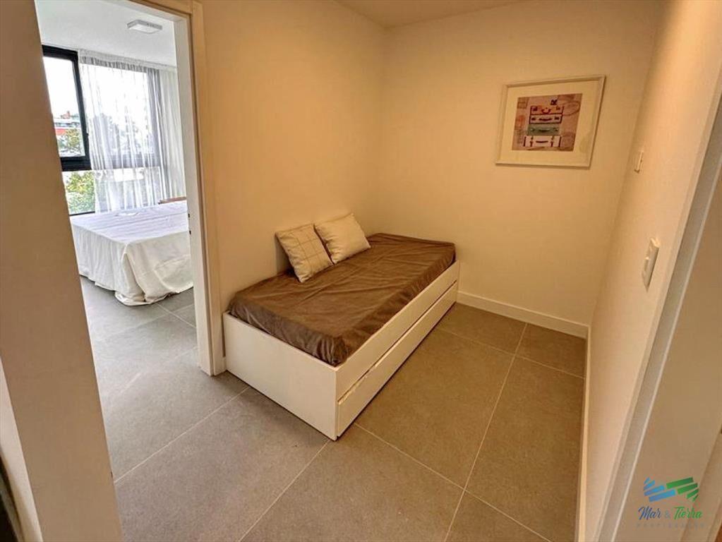 Vendo apartamento de 1 y 1/2 dormitorios a con en