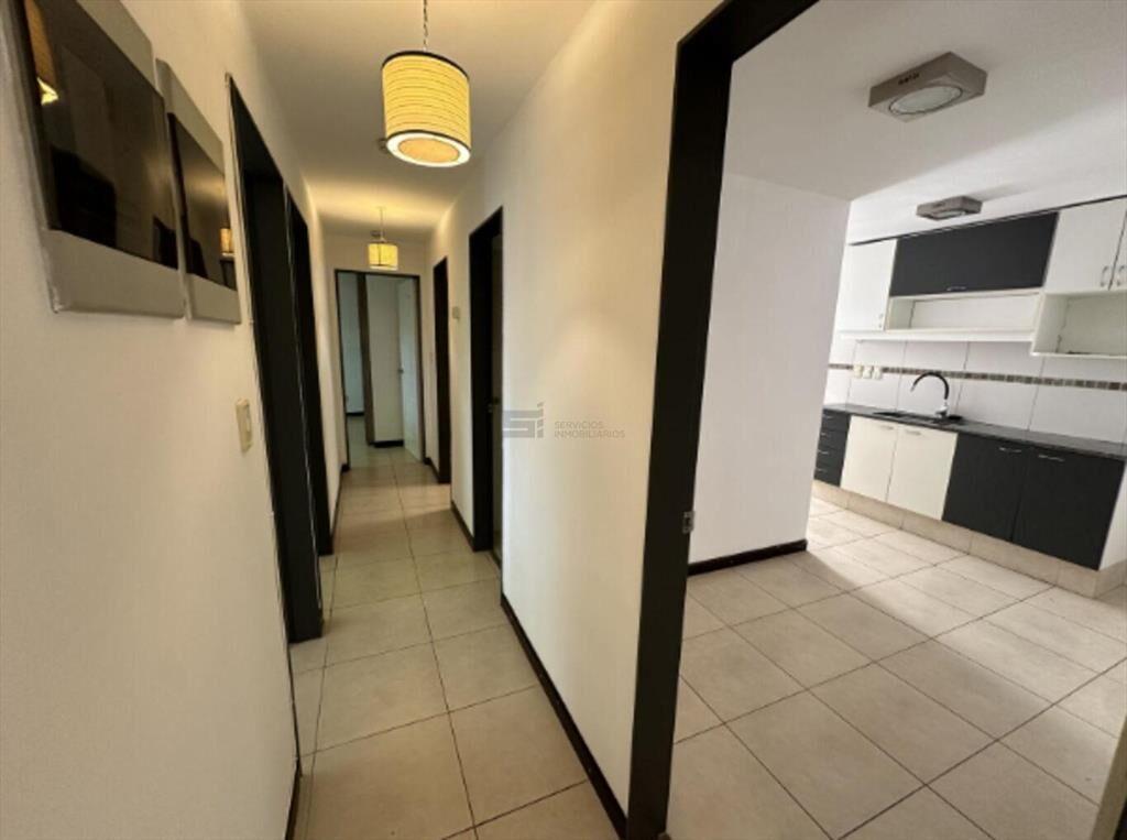 Venta con Renta Apartamento tres dormitorios dos baños balc