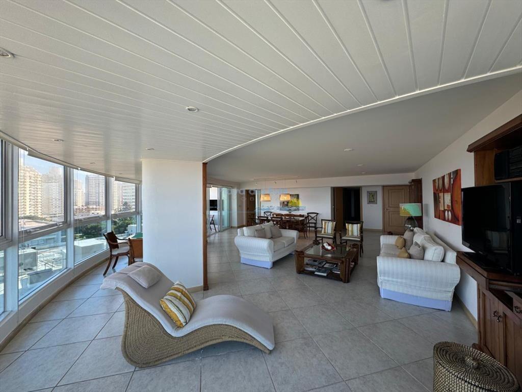 Apartamento en Venta de 3 dormitorios en Punta ,