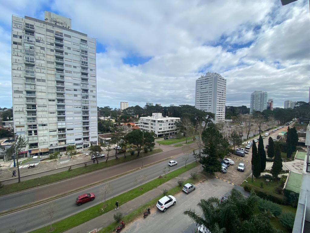 Roosevelt y parada 14, gran torre con amenities, 110 m2, gg