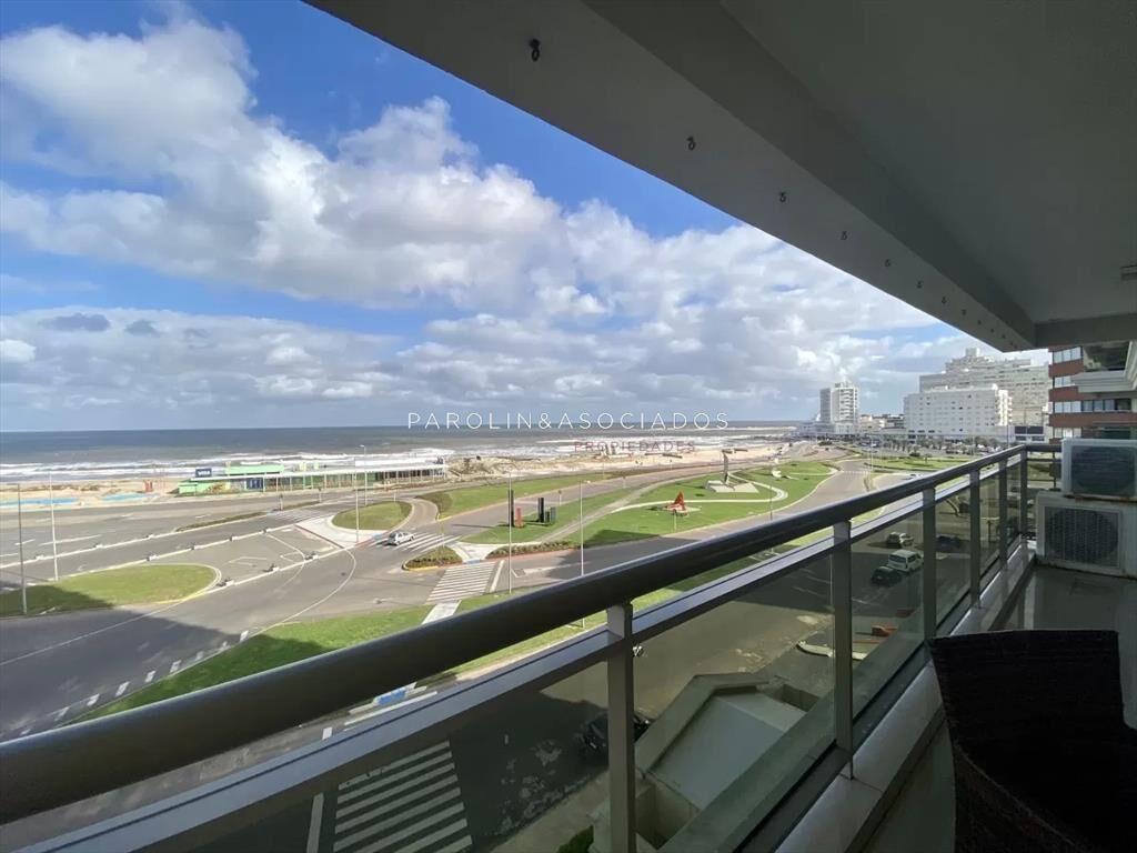 Hermoso apartamento en venta con agradable vista al Mar de