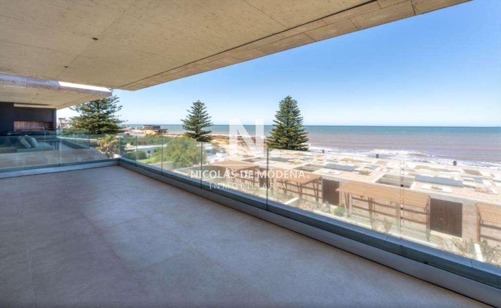 En venta apartamento de 3 dormitorios en la Punta