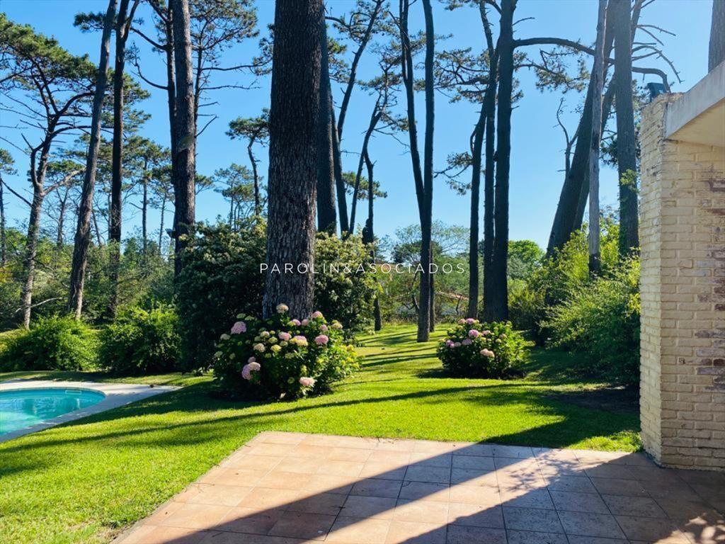 Excelente propiedad en venta de 4 suites en Punta