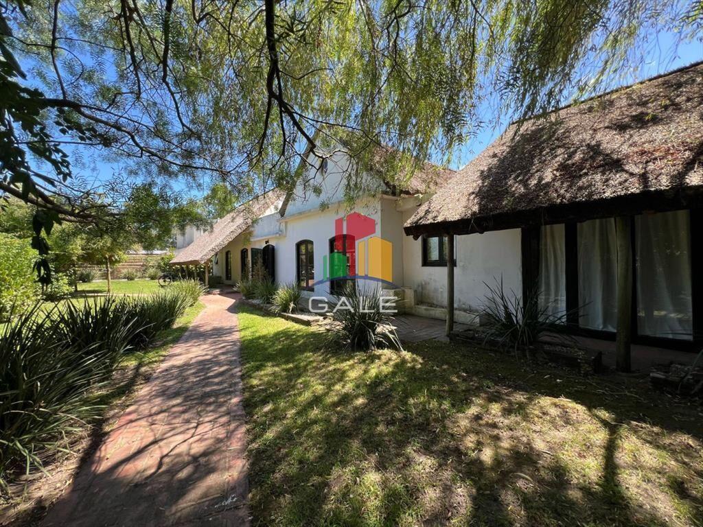 Amplia casa a la venta en Punta del Este de 6 dormitorios e