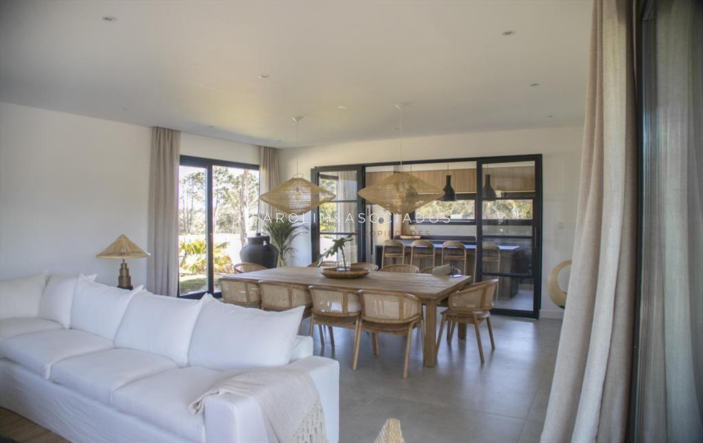 Hermosa casa en venta de 4 dormitorios en Laguna