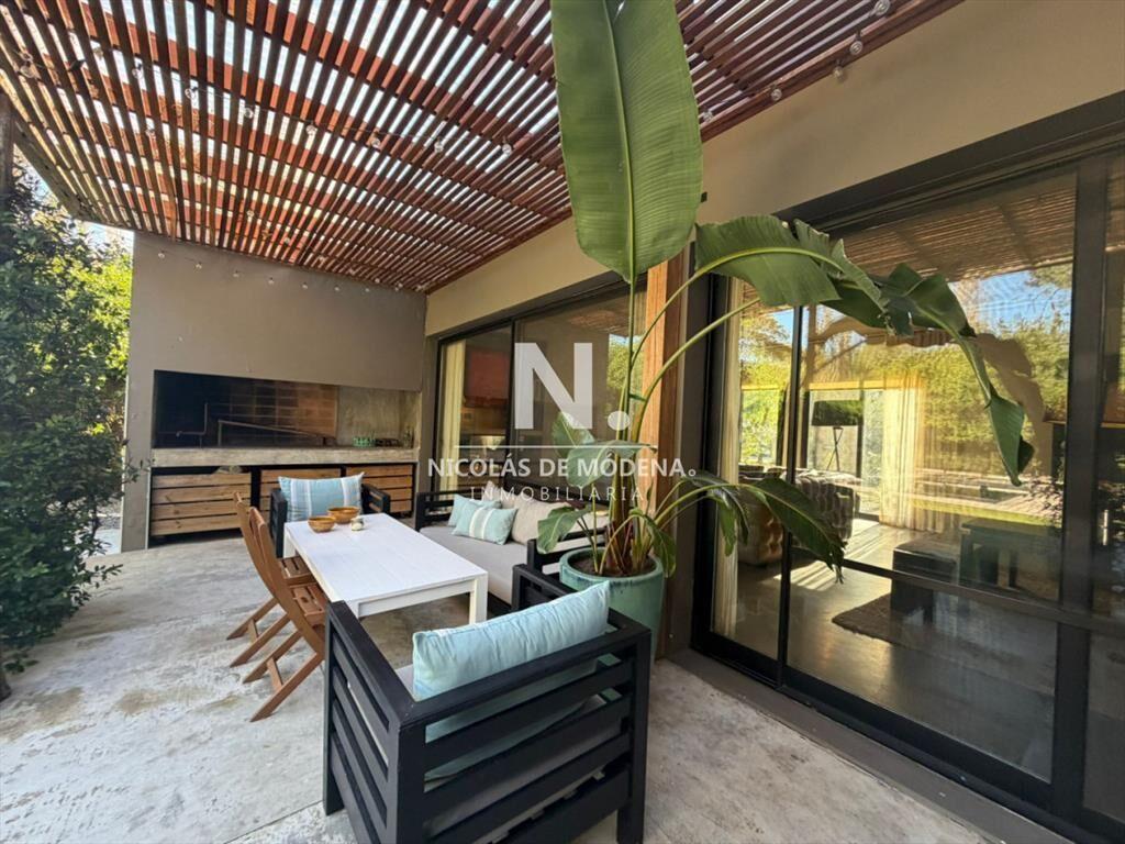 Confortable casa en Barrio Privado de 3 en venta