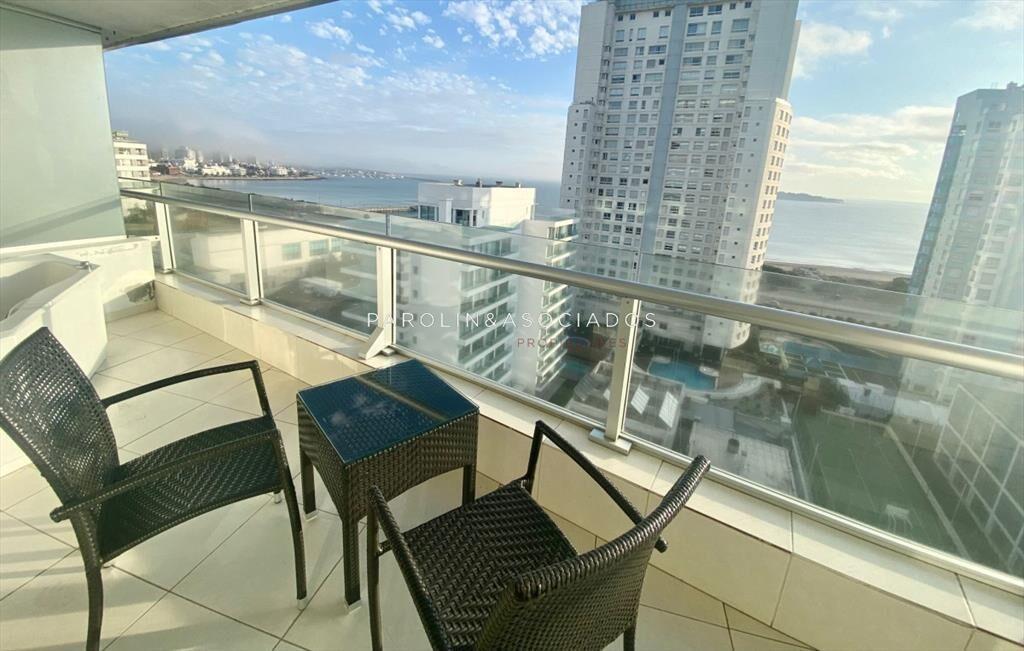 Apartamento en venta de 3 dormitorios en Season Tower, Punt