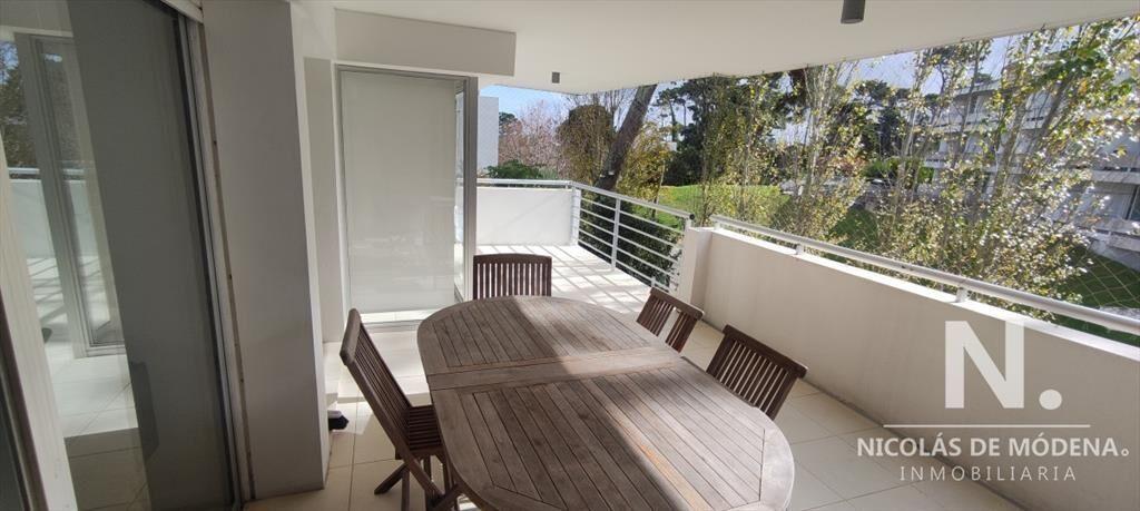 Oportunidad de compra. Vende apartamento de 3 dormitorios e