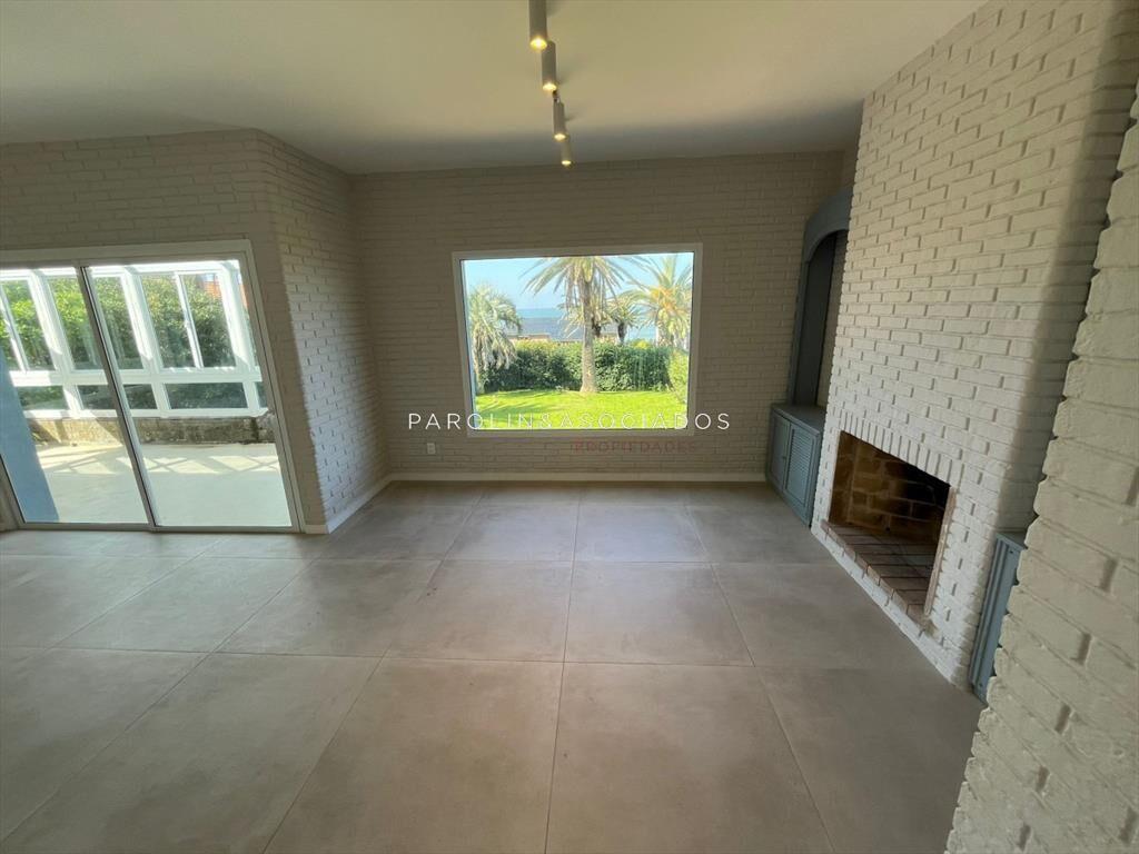 Chalet en PenÃnsula en venta, de 4 dormitorios.