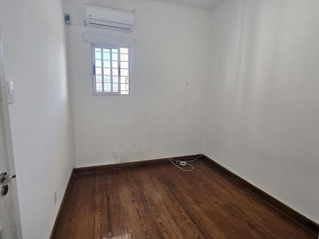 Casa de altos, muy actualizada, con amplios desahogos, para