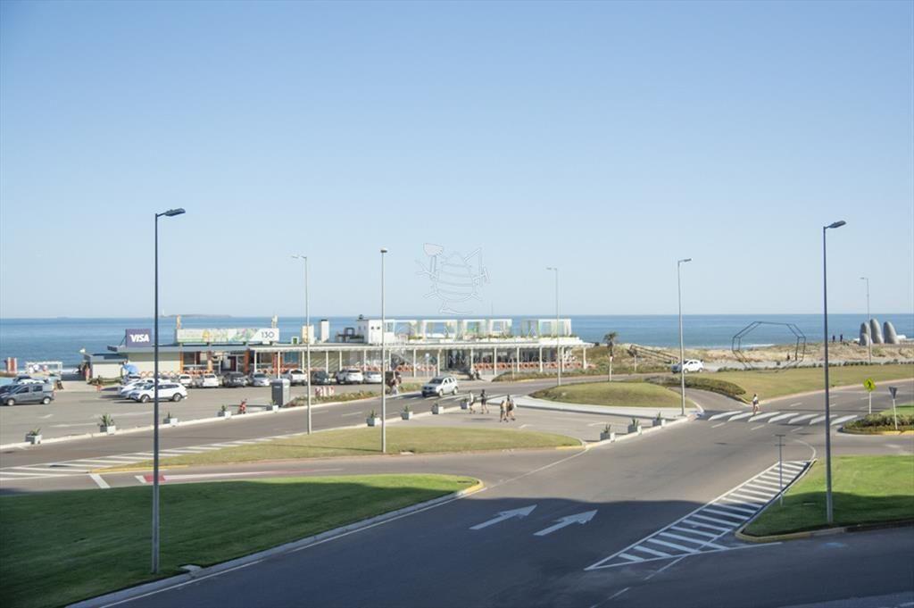 Torre Imperiale Punta Del Este, frente al mar