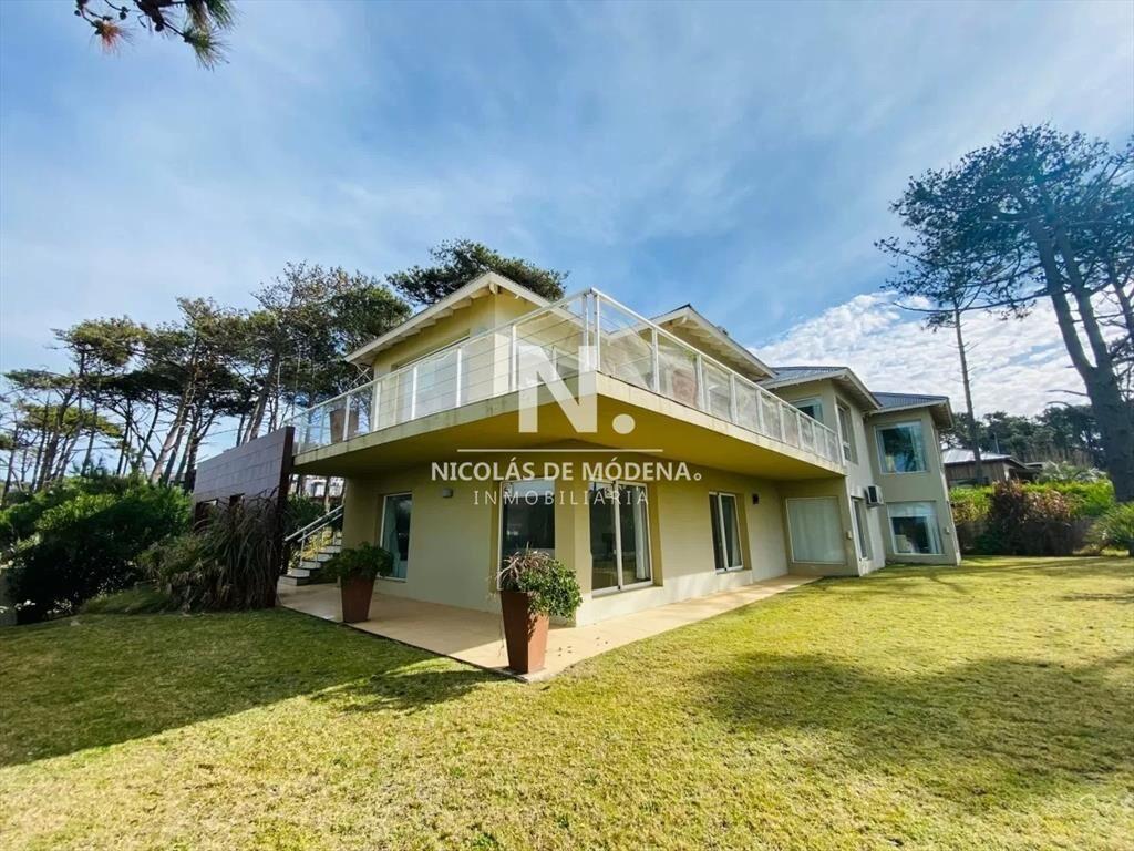 Casa de 6 dormitorios en venta proximo al mar, Montoya Punt