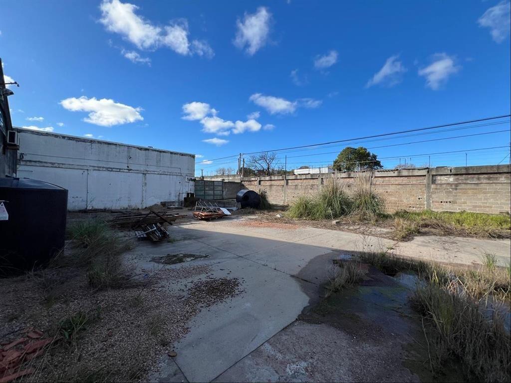 Venta local de 5650m2 en Maroñas