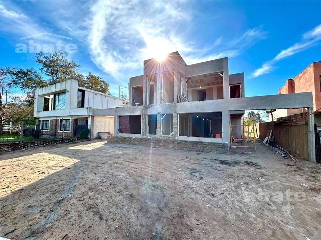 Venta casa de 4 dormitorios a estrenar cerca de la playa -