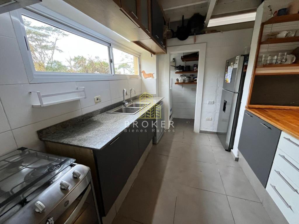 Venta de muy linda casa en manantiales de 2 +
