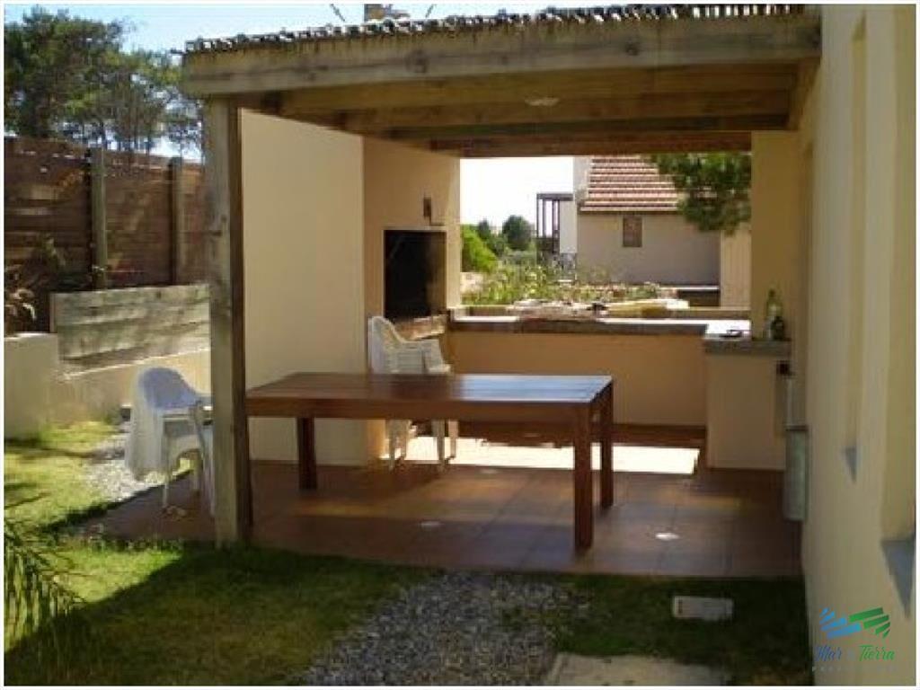 Muy linda casa ubicada a 150 metros del mar, con