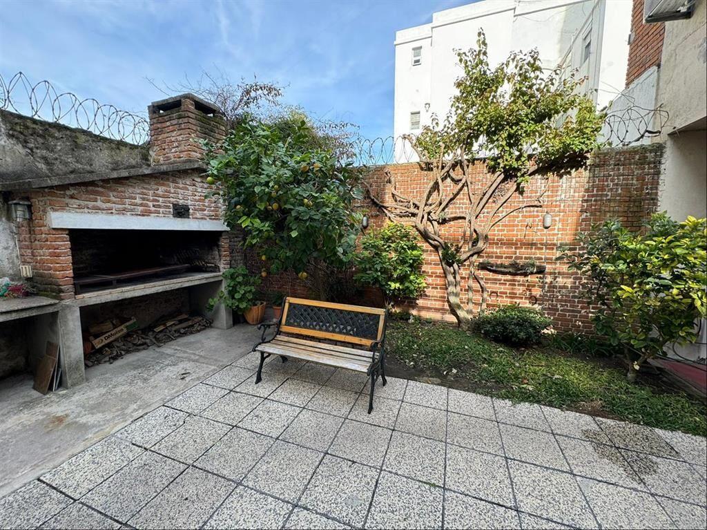 CASA EN VENTA POCITOS DOS PLANTAS Y GARAJE