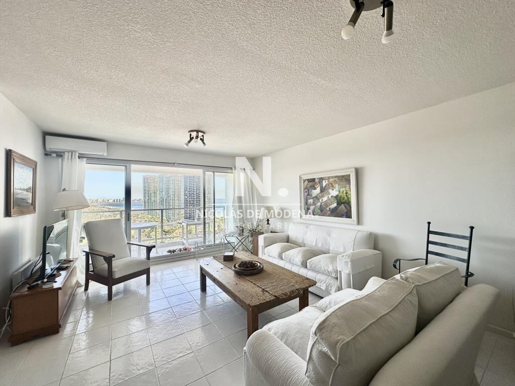 Venta apartamento 3 dormitorios. Playa mansa, del