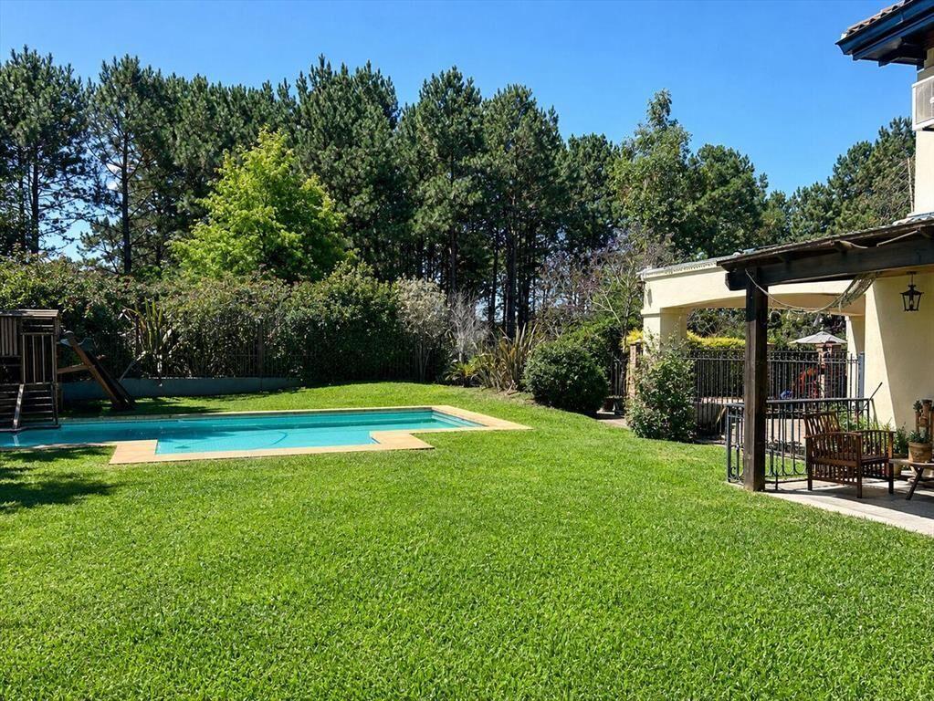 VENTA CASA 4 DORMITORIOS Y SERVICIO COUNTRY JARDINES DE CAR