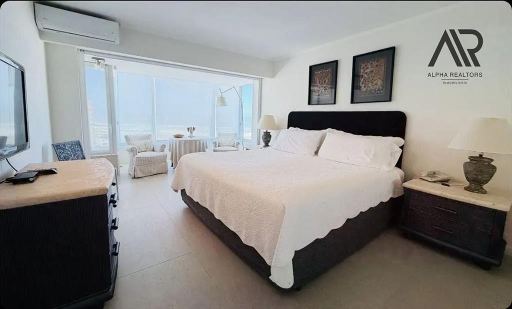 Apartamento en venta c/ cochera en Playa Mansa